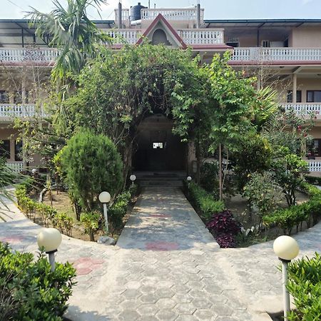 Hotel Tree Tops Sauraha Εξωτερικό φωτογραφία