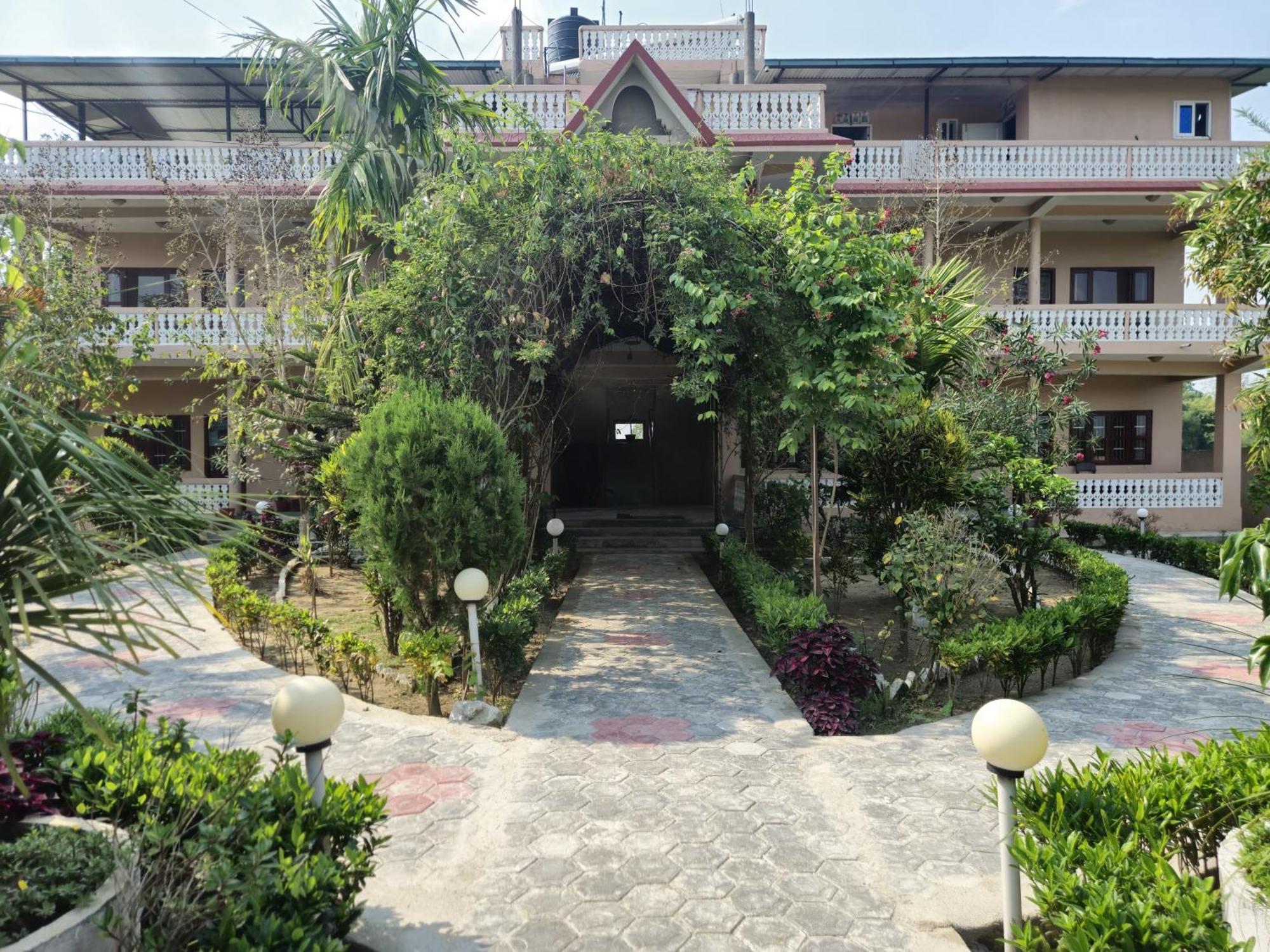 Hotel Tree Tops Sauraha Εξωτερικό φωτογραφία