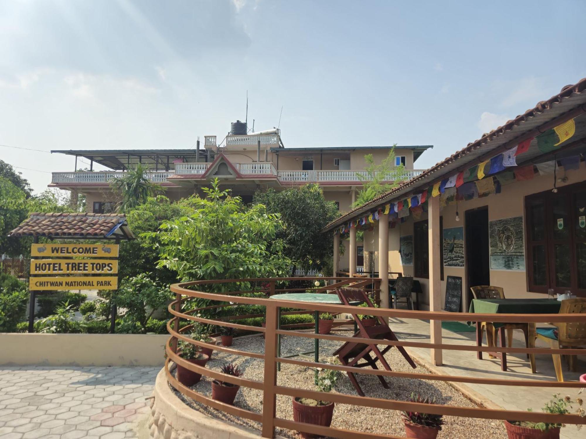 Hotel Tree Tops Sauraha Εξωτερικό φωτογραφία